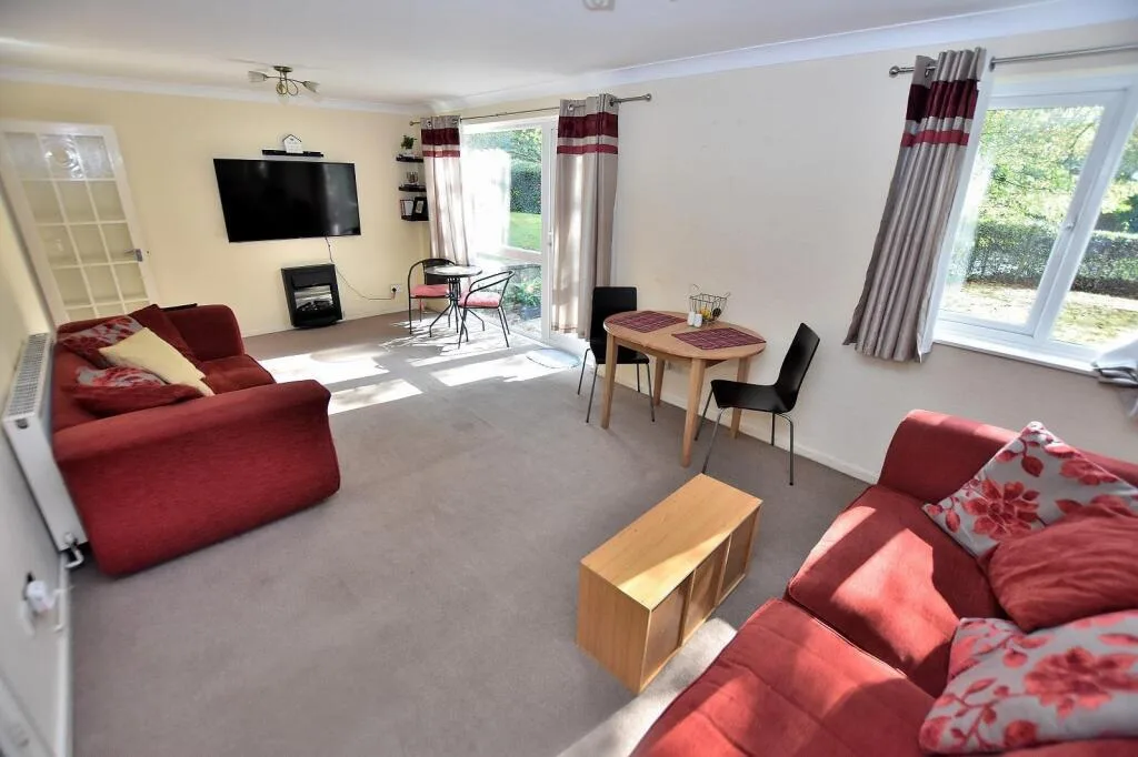 2 bedroom ground floor flat for rent