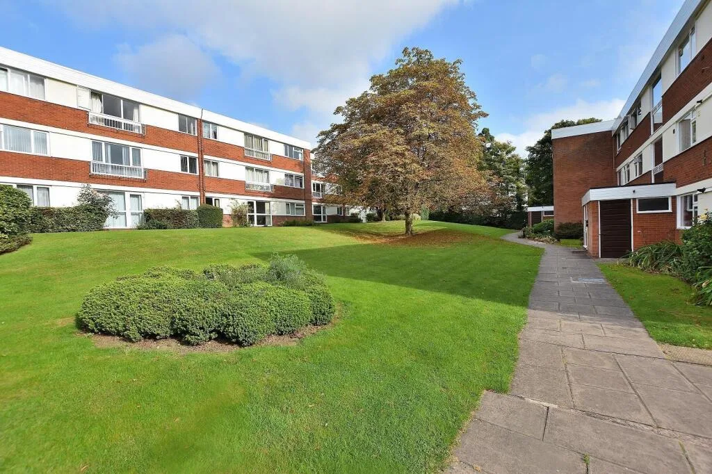 2 bedroom ground floor flat for rent