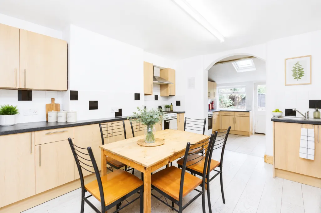 4 bedroom house of multiple occupation for rent