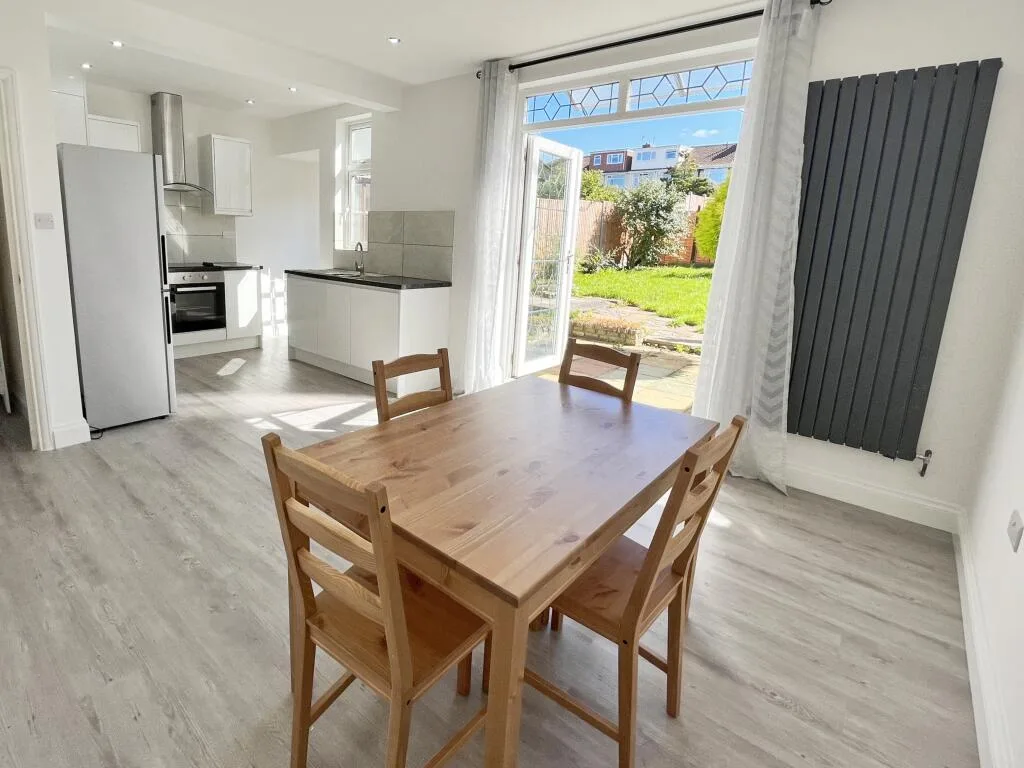 4 bedroom end of terrace house for rent