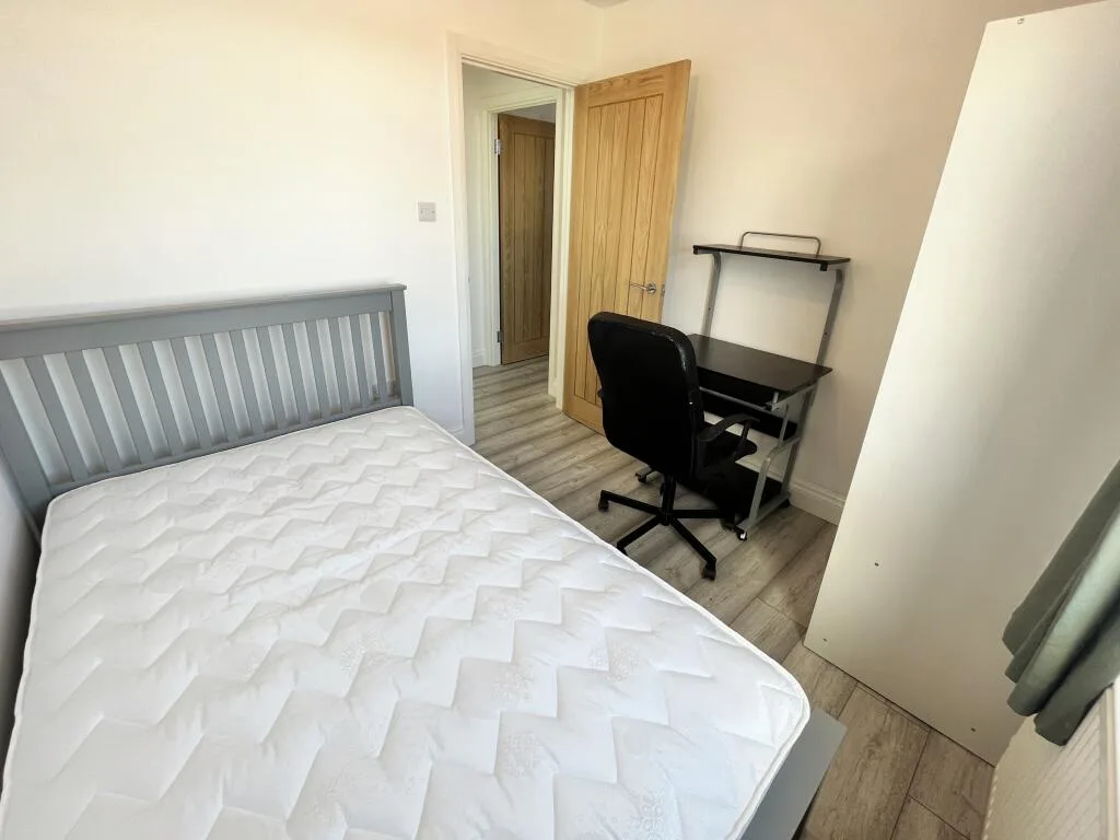 4 bedroom end of terrace house for rent