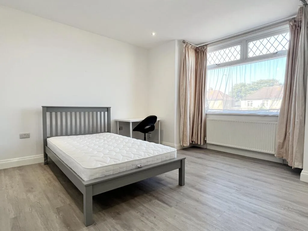4 bedroom end of terrace house for rent
