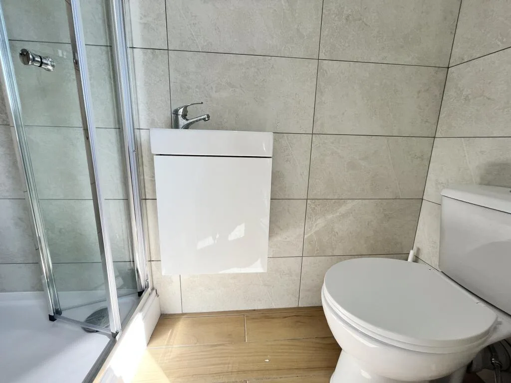 4 bedroom end of terrace house for rent