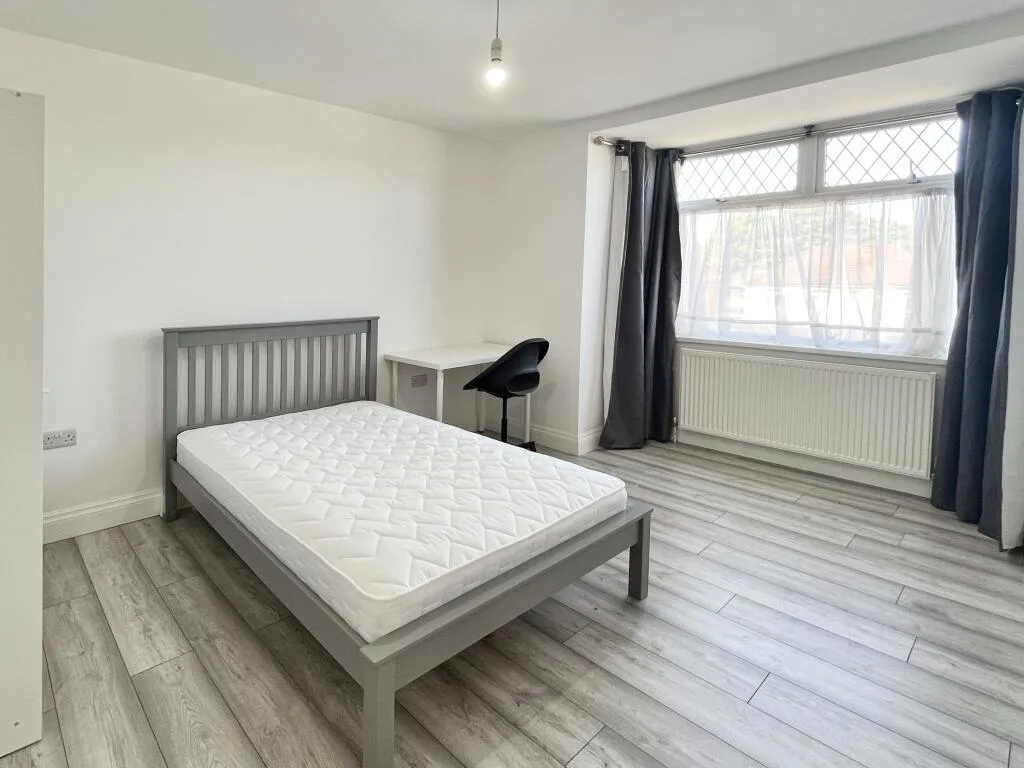 4 bedroom end of terrace house for rent