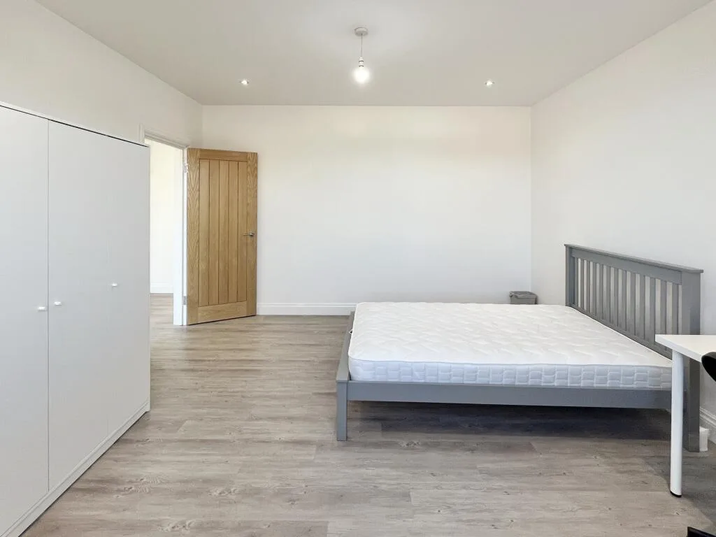 4 bedroom end of terrace house for rent