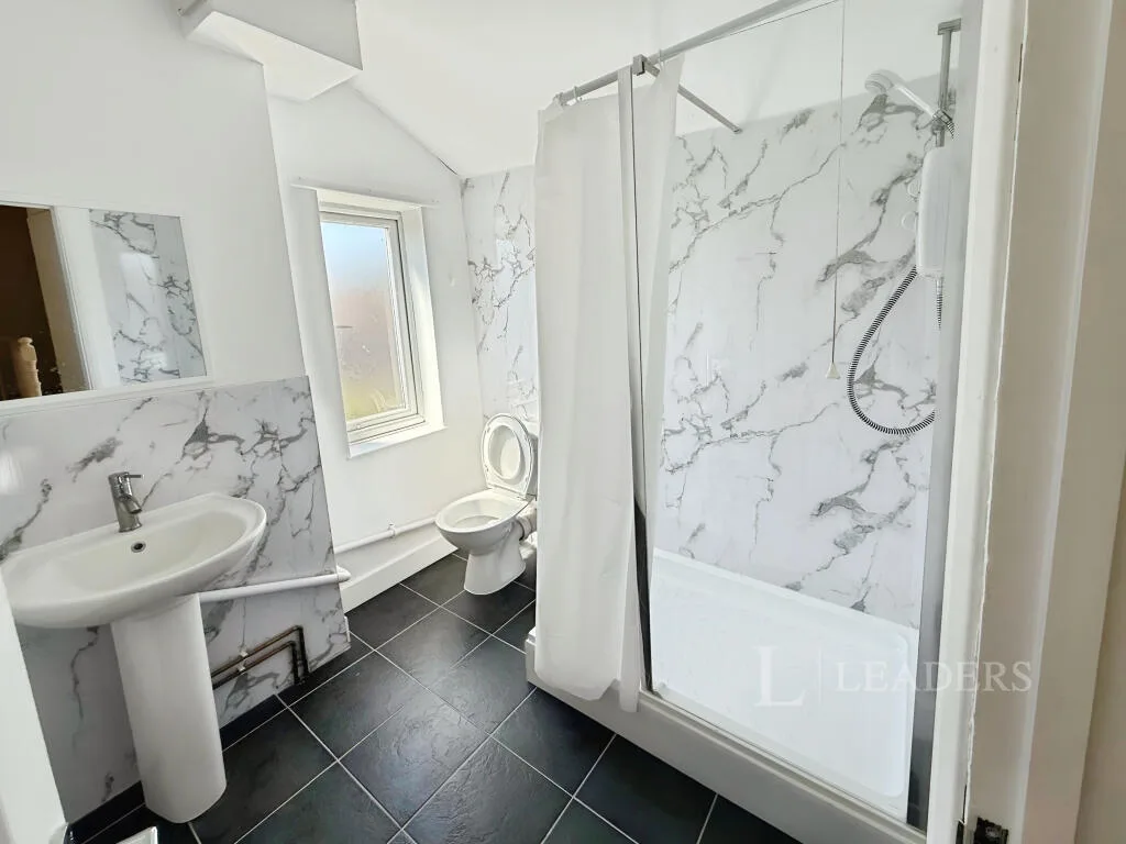 1 bedroom house share for rent