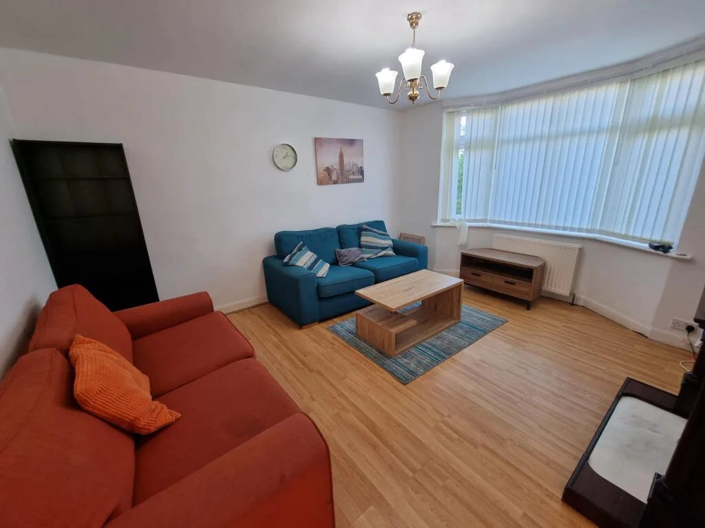 4 bedroom semi-detached house for rent