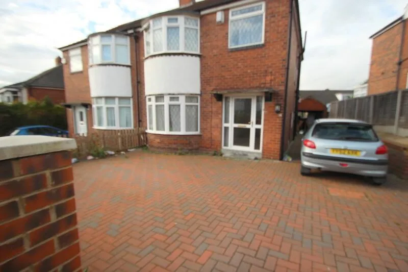 4 bedroom semi-detached house for rent