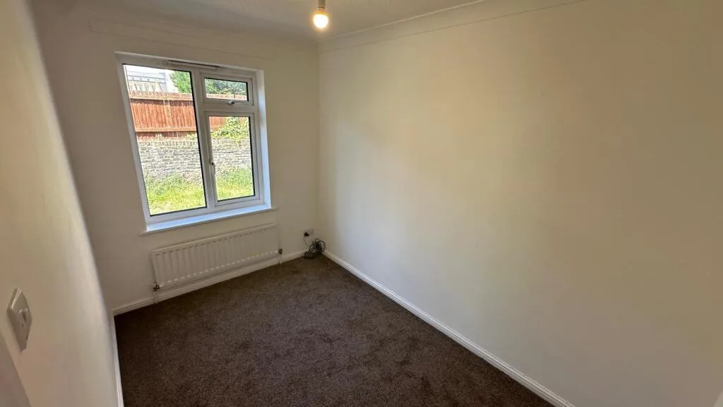 3 bedroom end of terrace house for rent