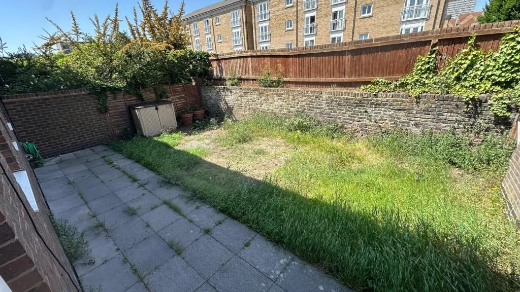 3 bedroom end of terrace house for rent