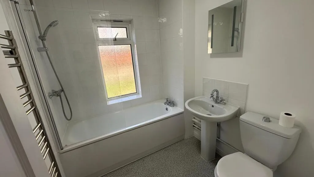 3 bedroom end of terrace house for rent