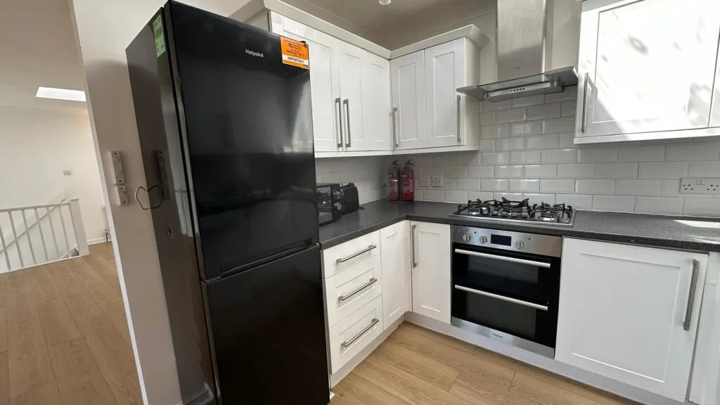 3 bedroom end of terrace house for rent