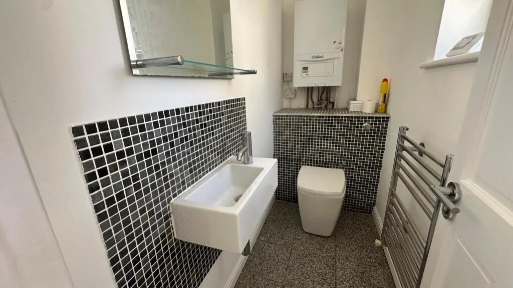 3 bedroom end of terrace house for rent