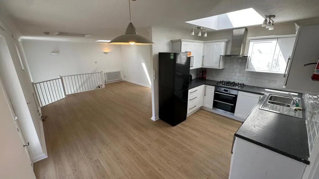 3 bedroom end of terrace house for rent