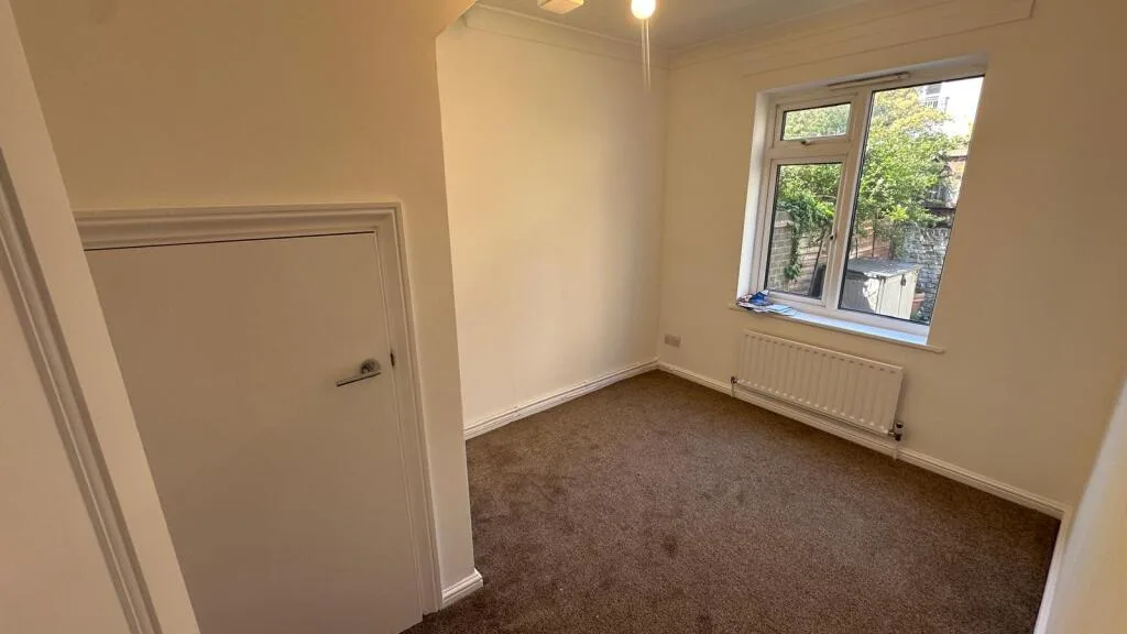 3 bedroom end of terrace house for rent