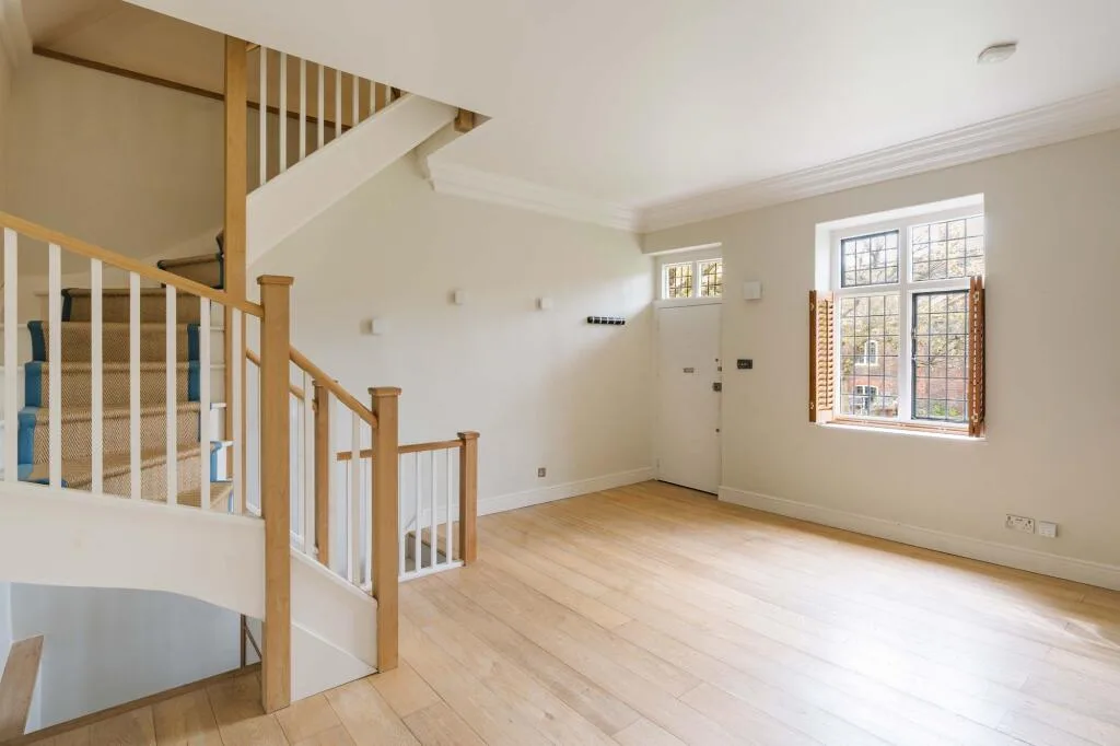 2 bedroom mews property for rent
