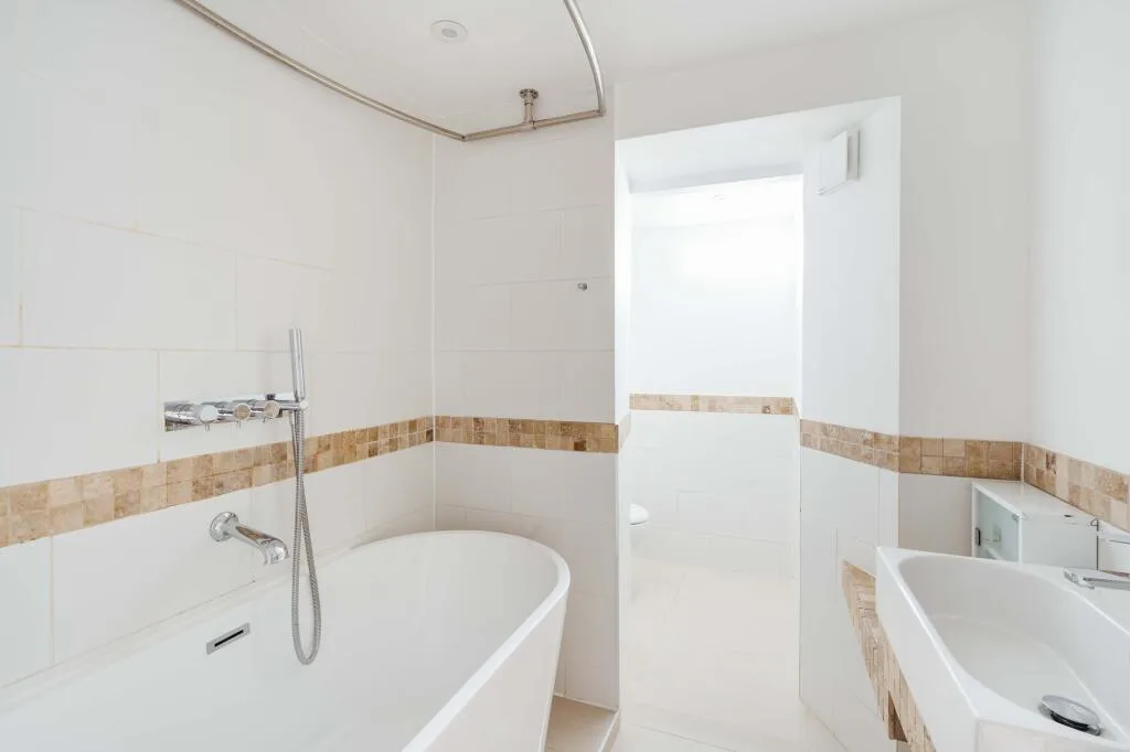 2 bedroom mews property for rent