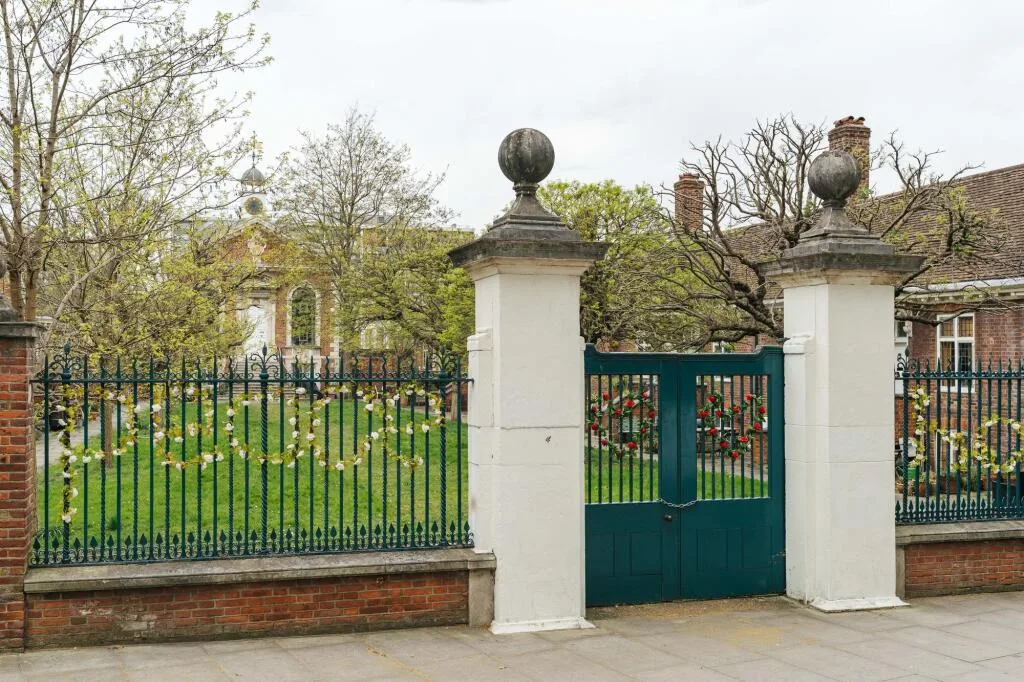 2 bedroom mews property for rent