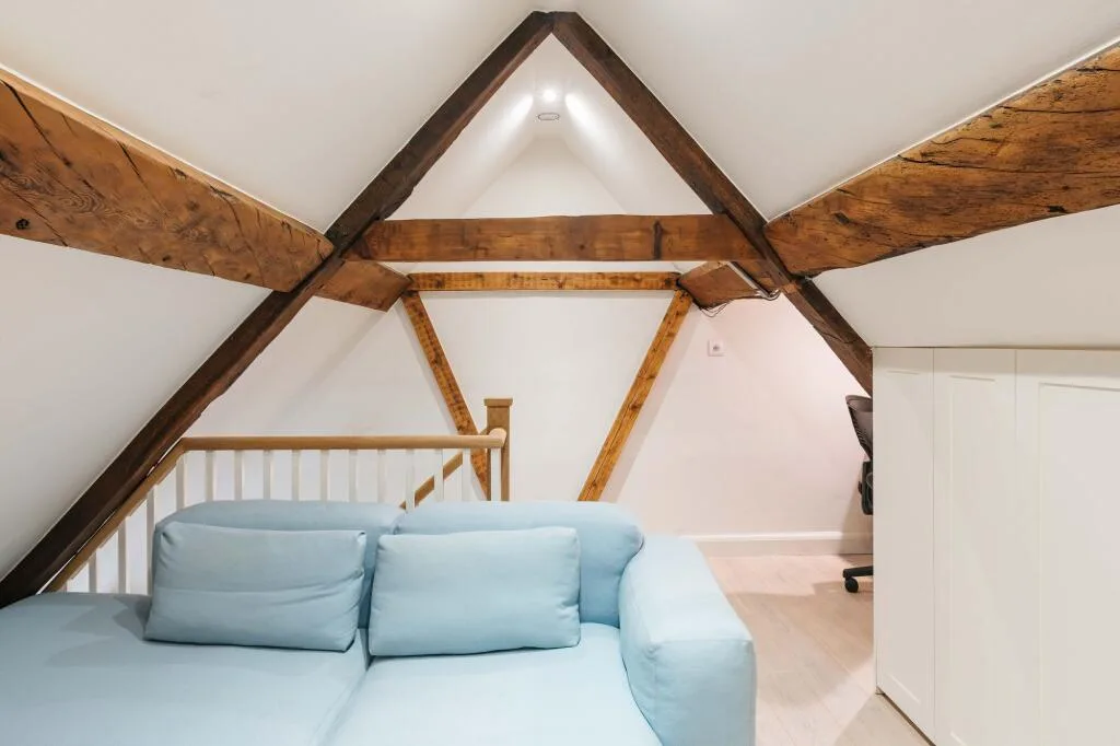 2 bedroom mews property for rent