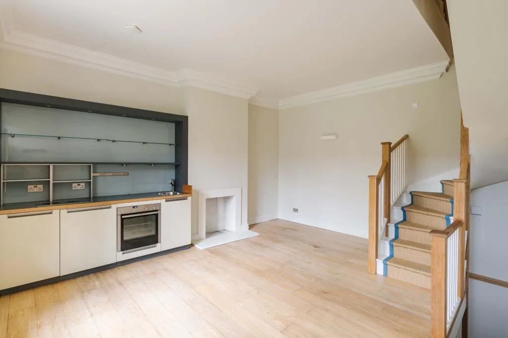 2 bedroom mews property for rent