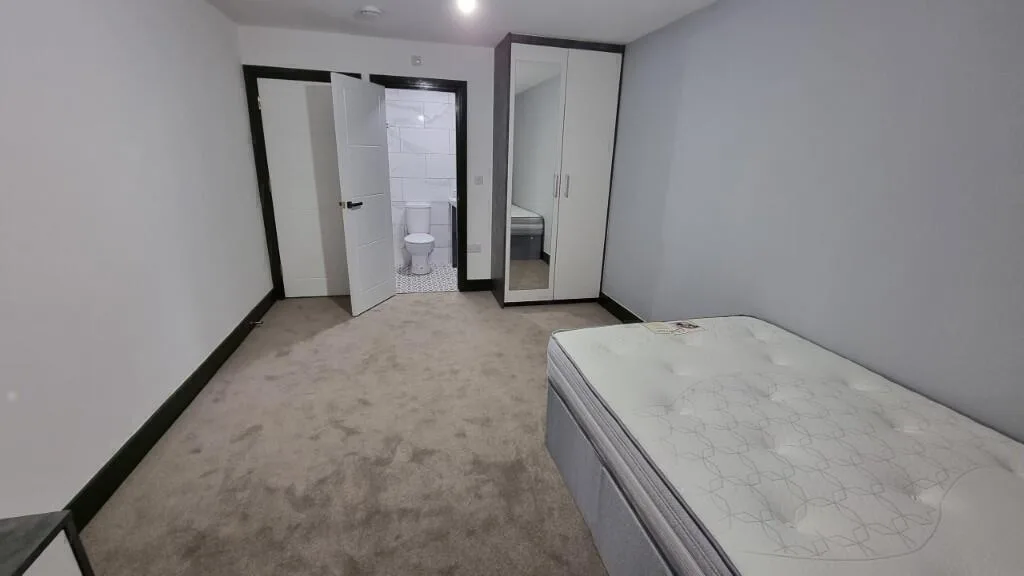 8 bedroom terraced house for rent