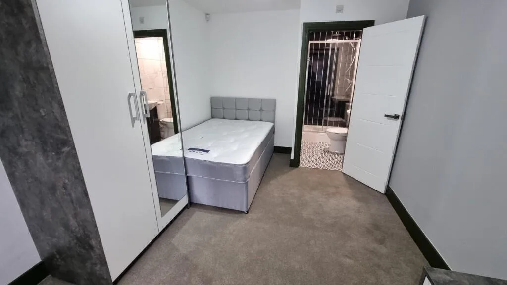 8 bedroom terraced house for rent
