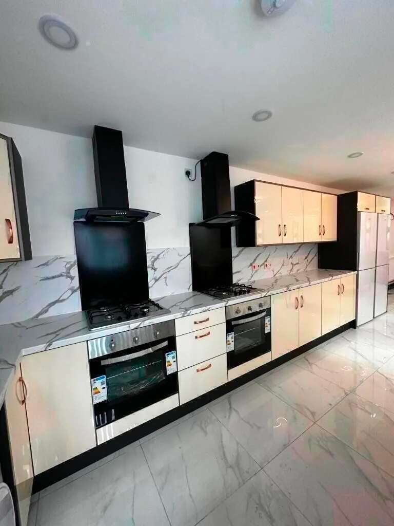 8 bedroom terraced house for rent