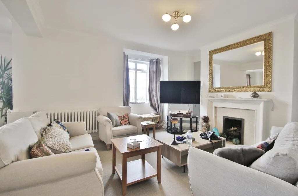 3 bedroom flat for rent