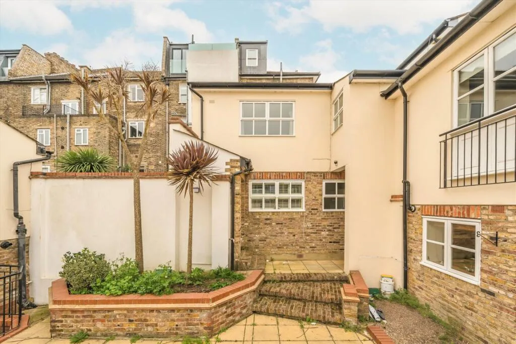 2 bedroom house for rent