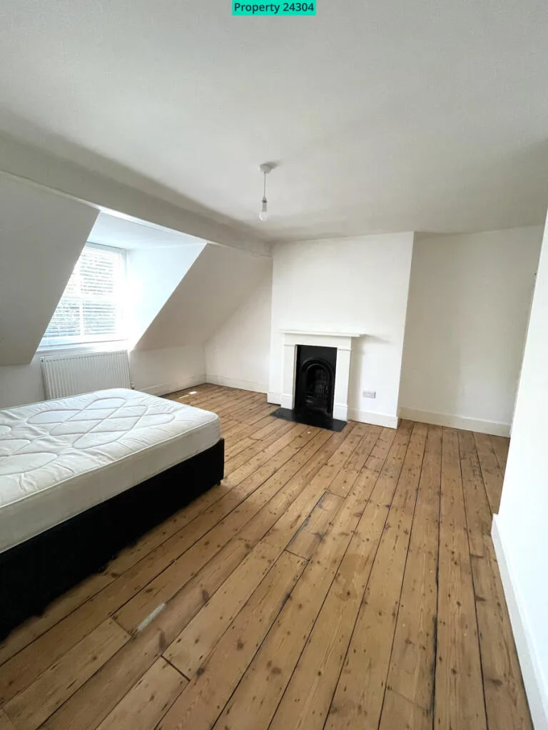 5 bedroom semi-detached house for rent