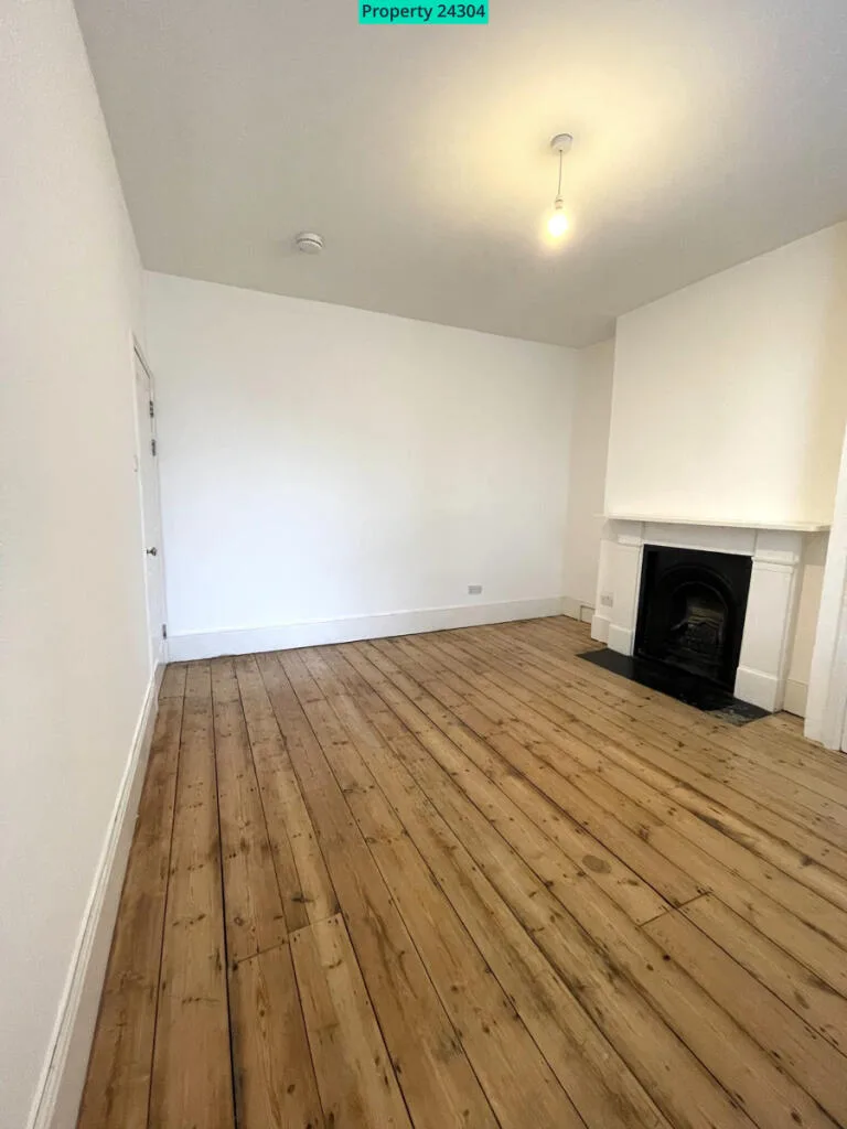 5 bedroom semi-detached house for rent