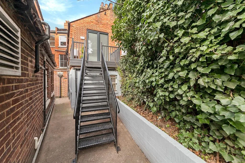 3 bedroom flat for rent