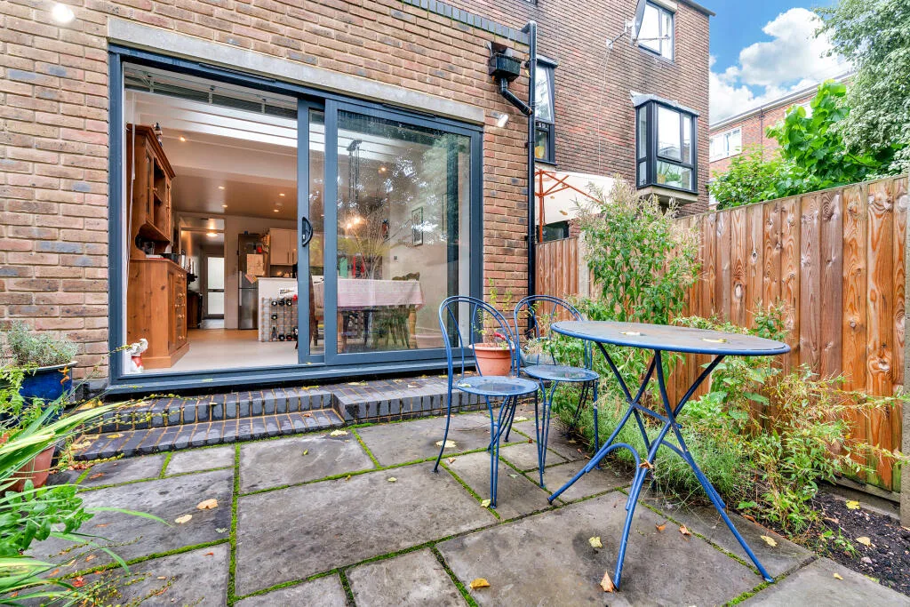 3 bedroom semi-detached house for rent