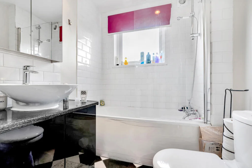 3 bedroom semi-detached house for rent