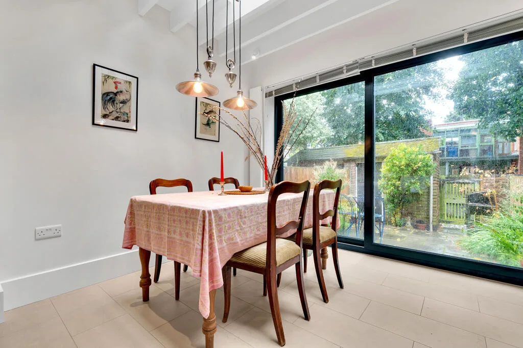 3 bedroom semi-detached house for rent
