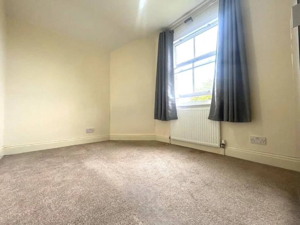 2 bedroom maisonette for rent