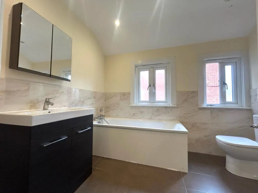 2 bedroom maisonette for rent