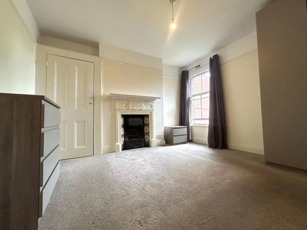 2 bedroom maisonette for rent