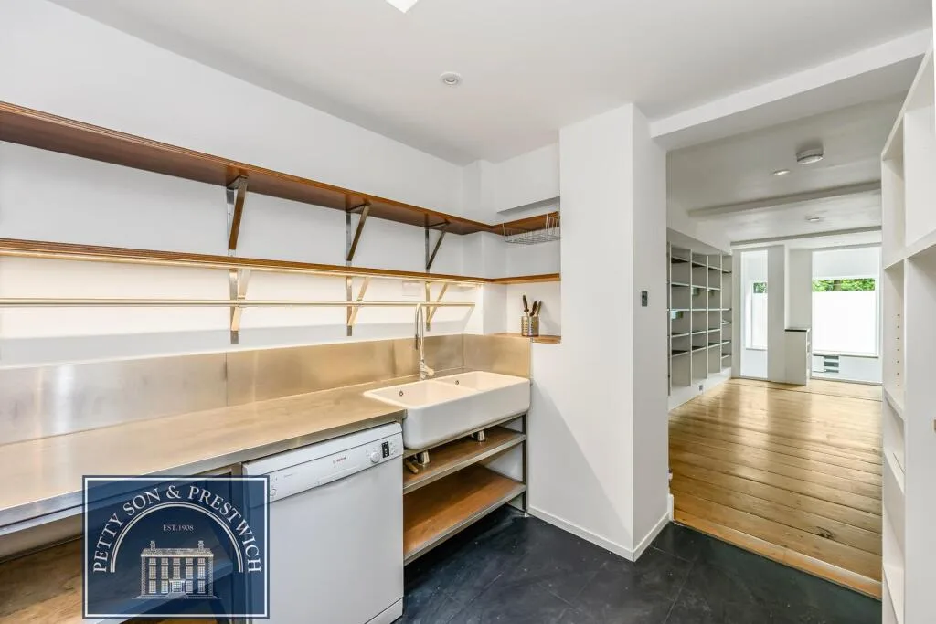 4 bedroom terraced house for rent