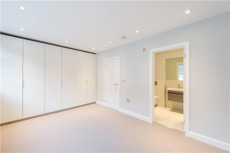 4 bedroom end of terrace house for rent