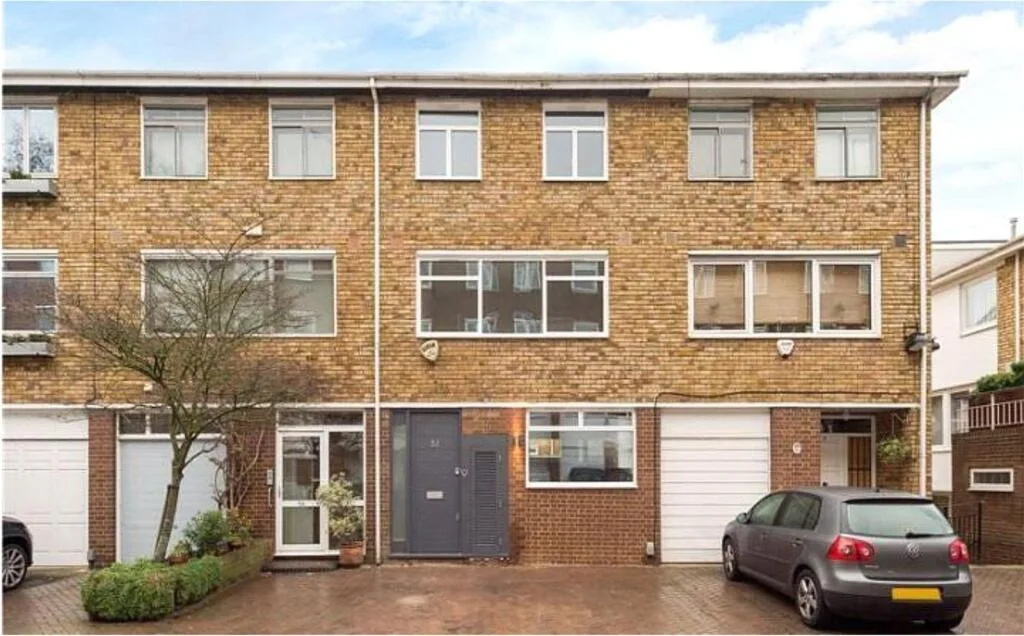 4 bedroom end of terrace house for rent