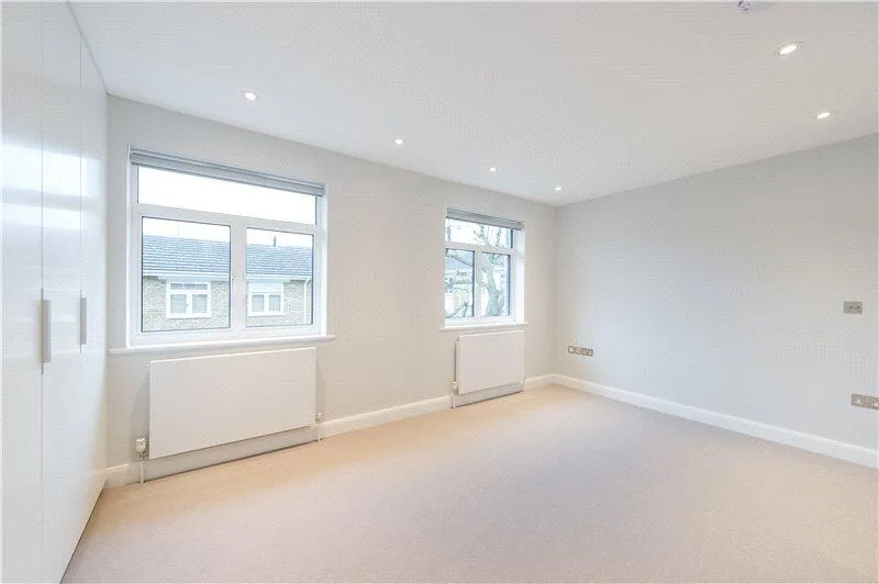 4 bedroom end of terrace house for rent