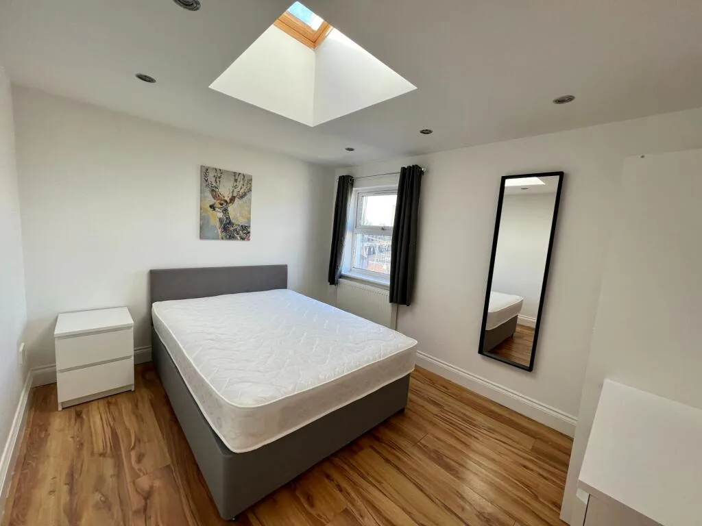 1 bedroom house share for rent