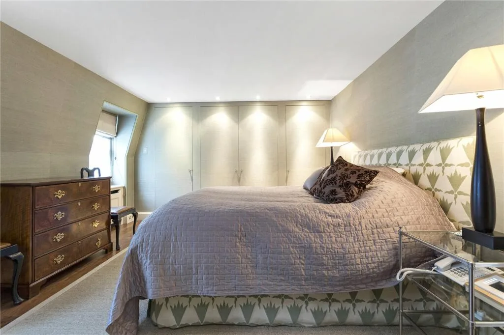 5 bedroom mews property for rent