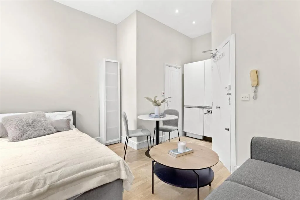 Studio flat for rent