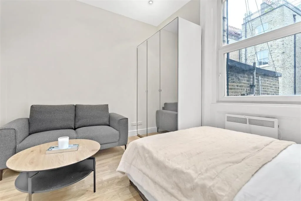 Studio flat for rent