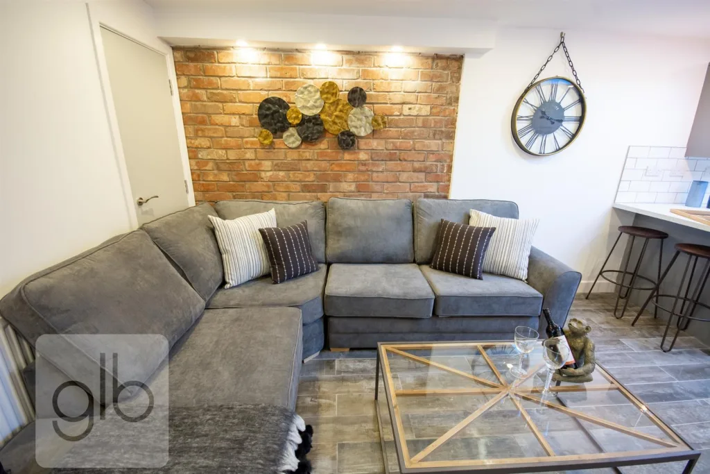 1 bedroom house share for rent
