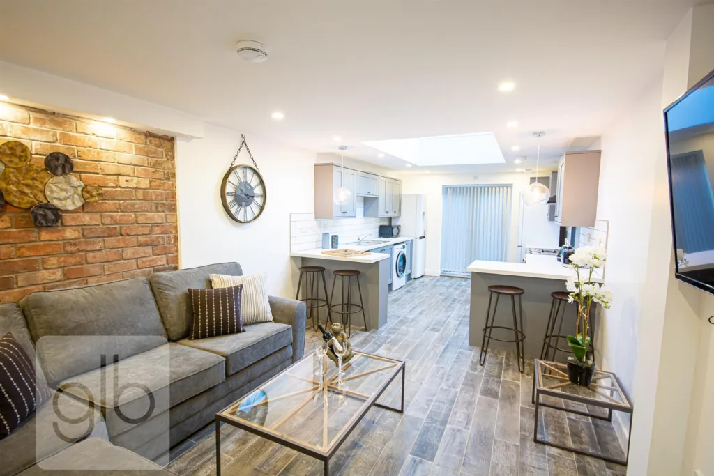 1 bedroom house share for rent
