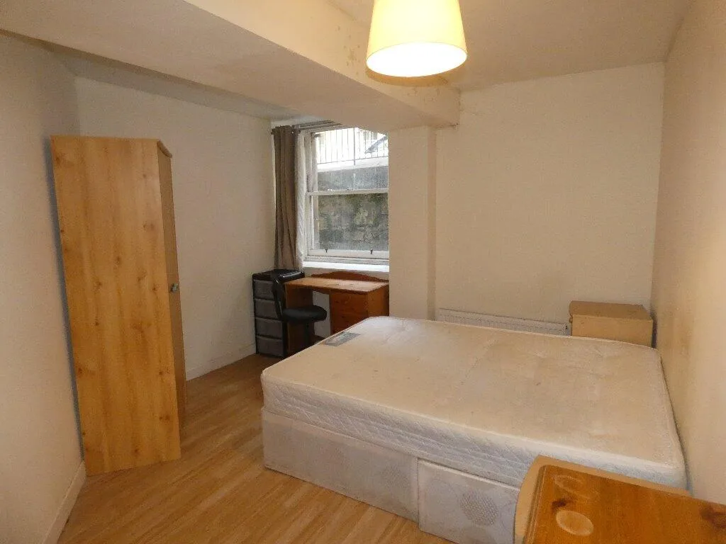 6 bedroom duplex for rent