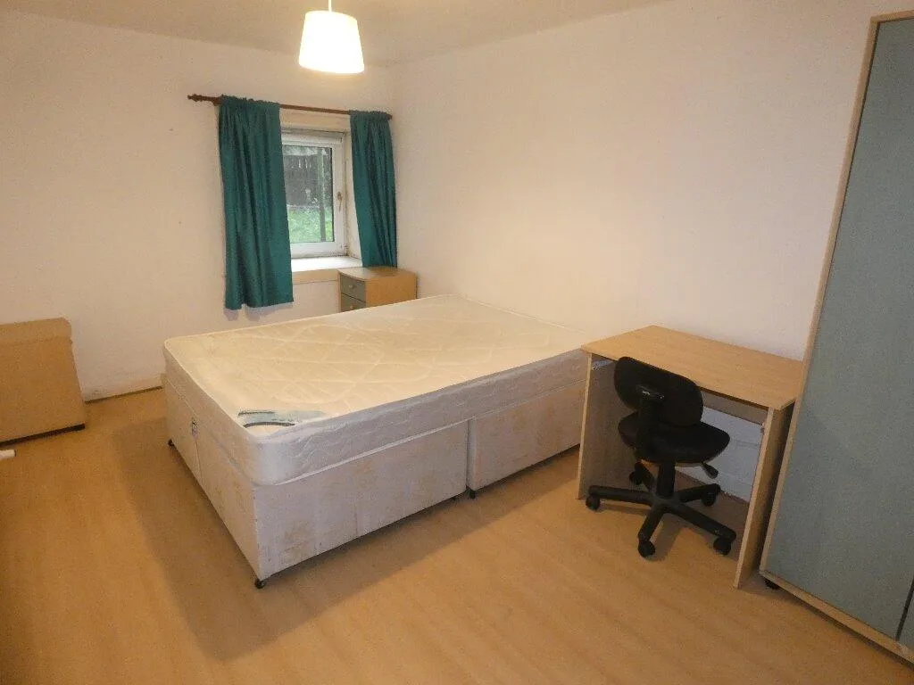 6 bedroom duplex for rent